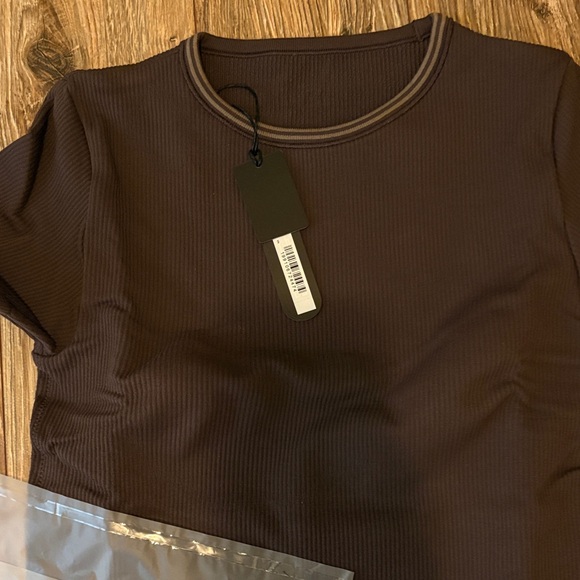 Nike Skims ribbed seamless short sleeve top - Picture 2 of 2